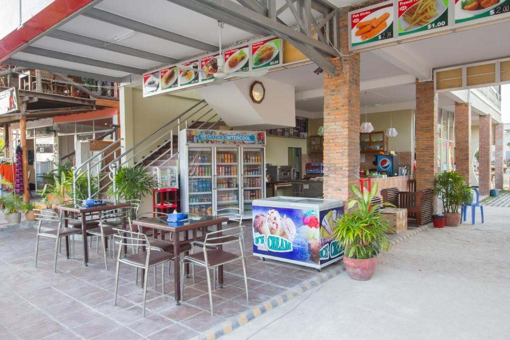 Sakal Guesthouse Restaurant & Bar Sihanoukville Extérieur photo