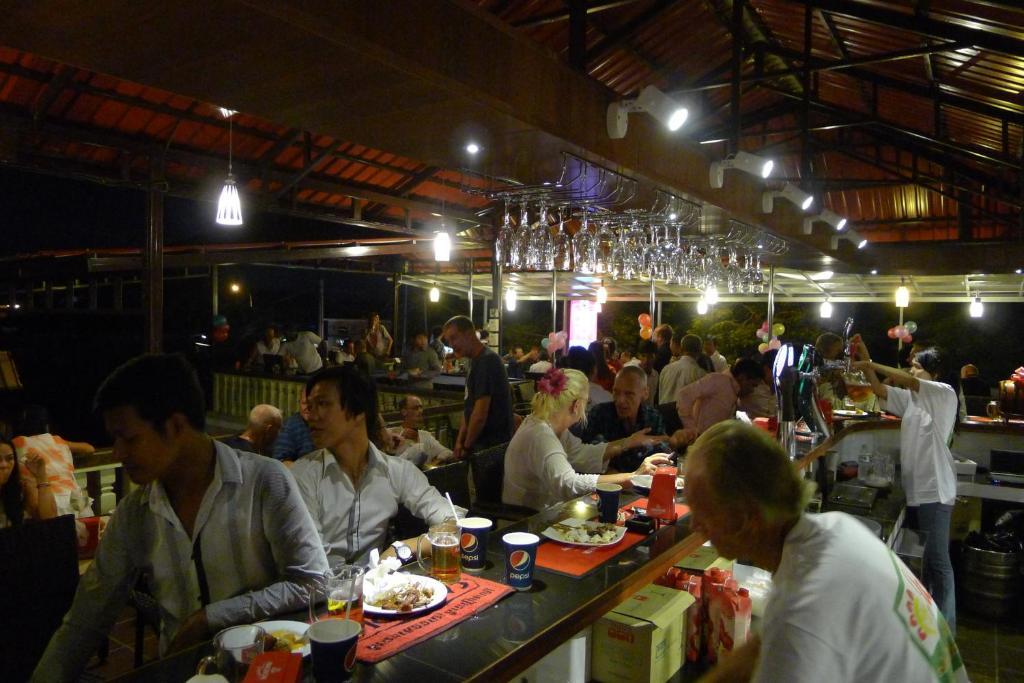 Sakal Guesthouse Restaurant & Bar Sihanoukville Extérieur photo
