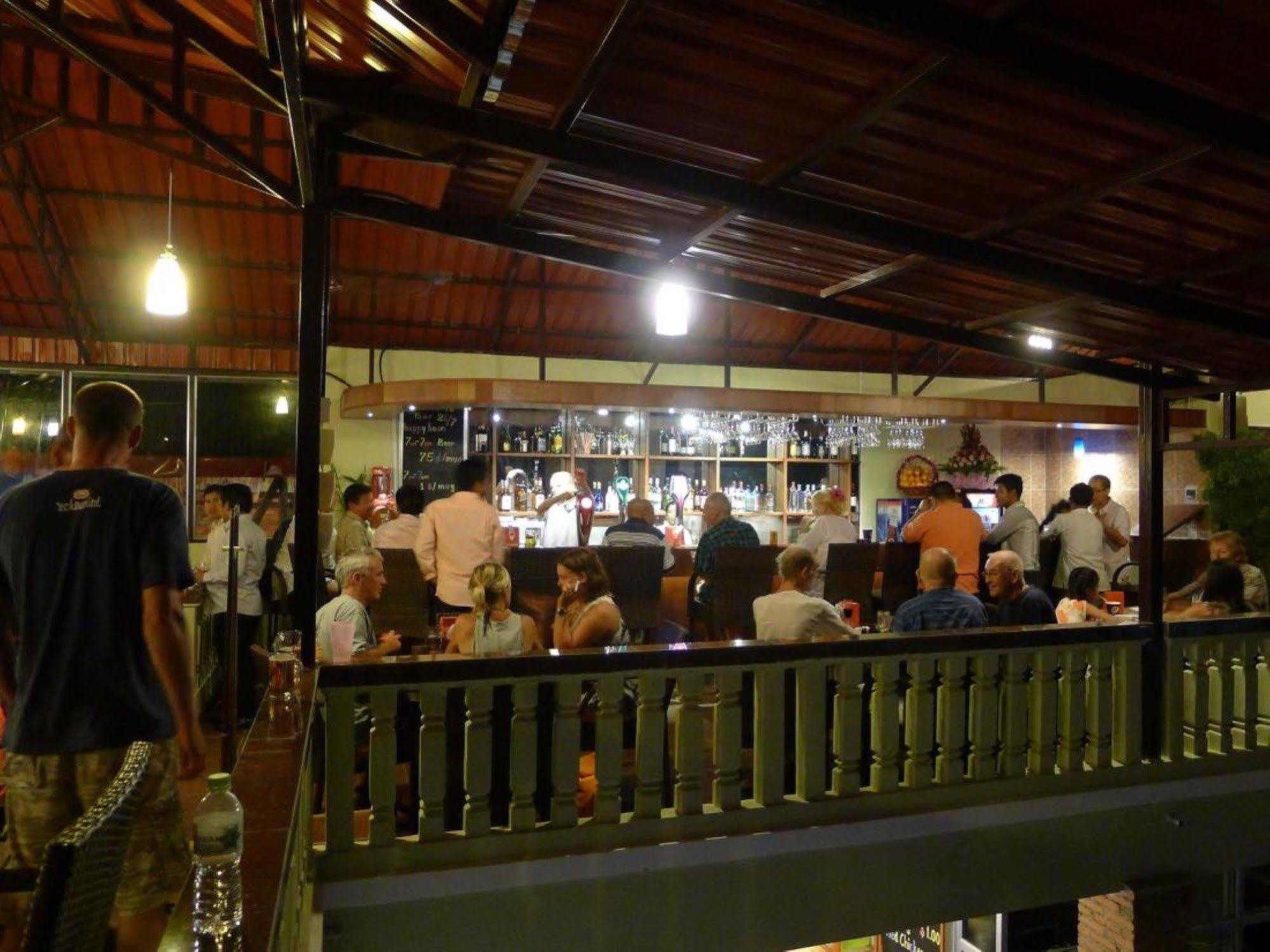 Sakal Guesthouse Restaurant & Bar Sihanoukville Extérieur photo